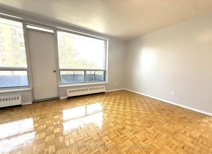 Property Photo:  363 Lakeshore Road E 410  ON L5G 1H7 