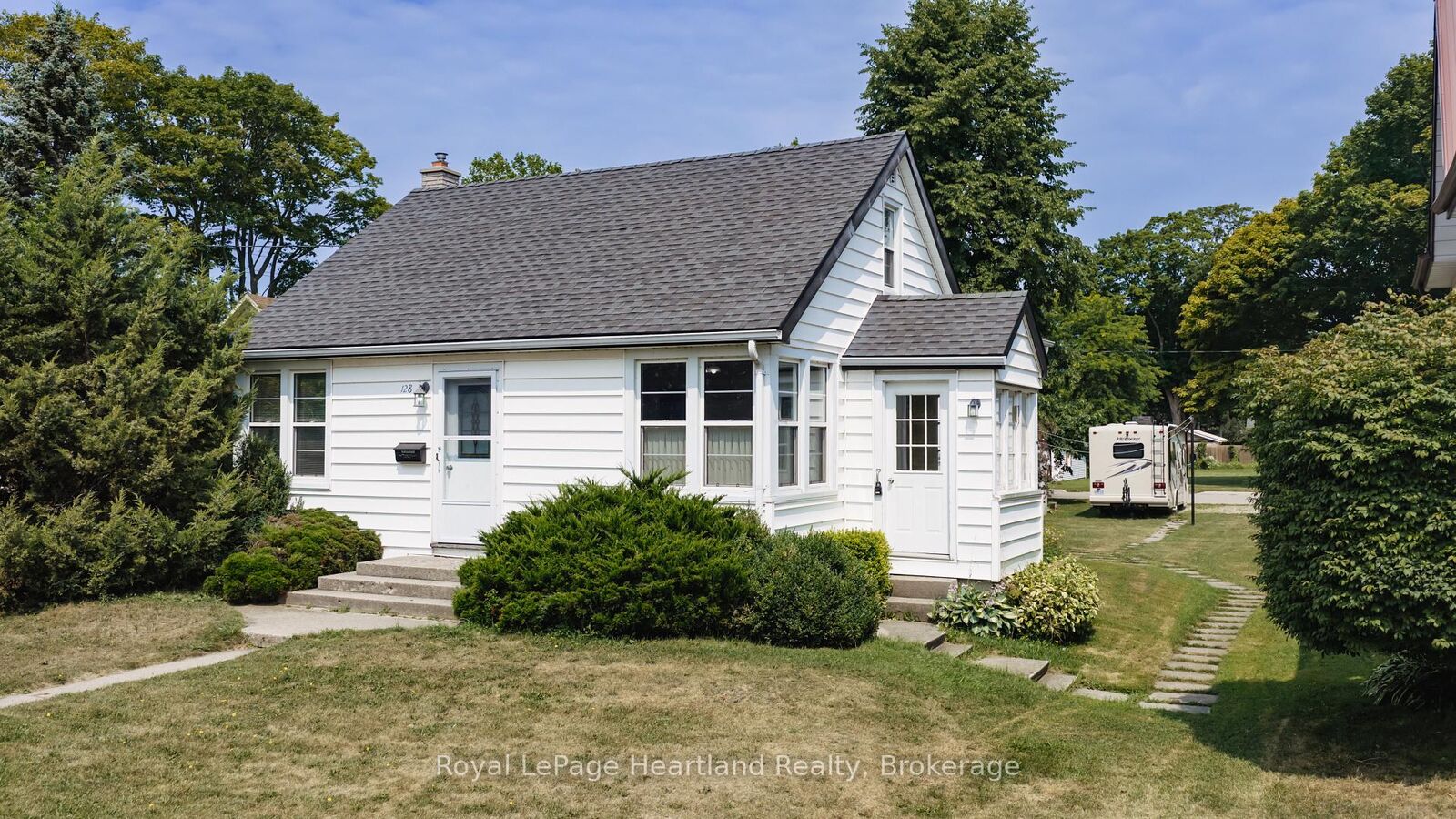 Property Photo:  128 Britannia Road W  ON N7A 2B3 
