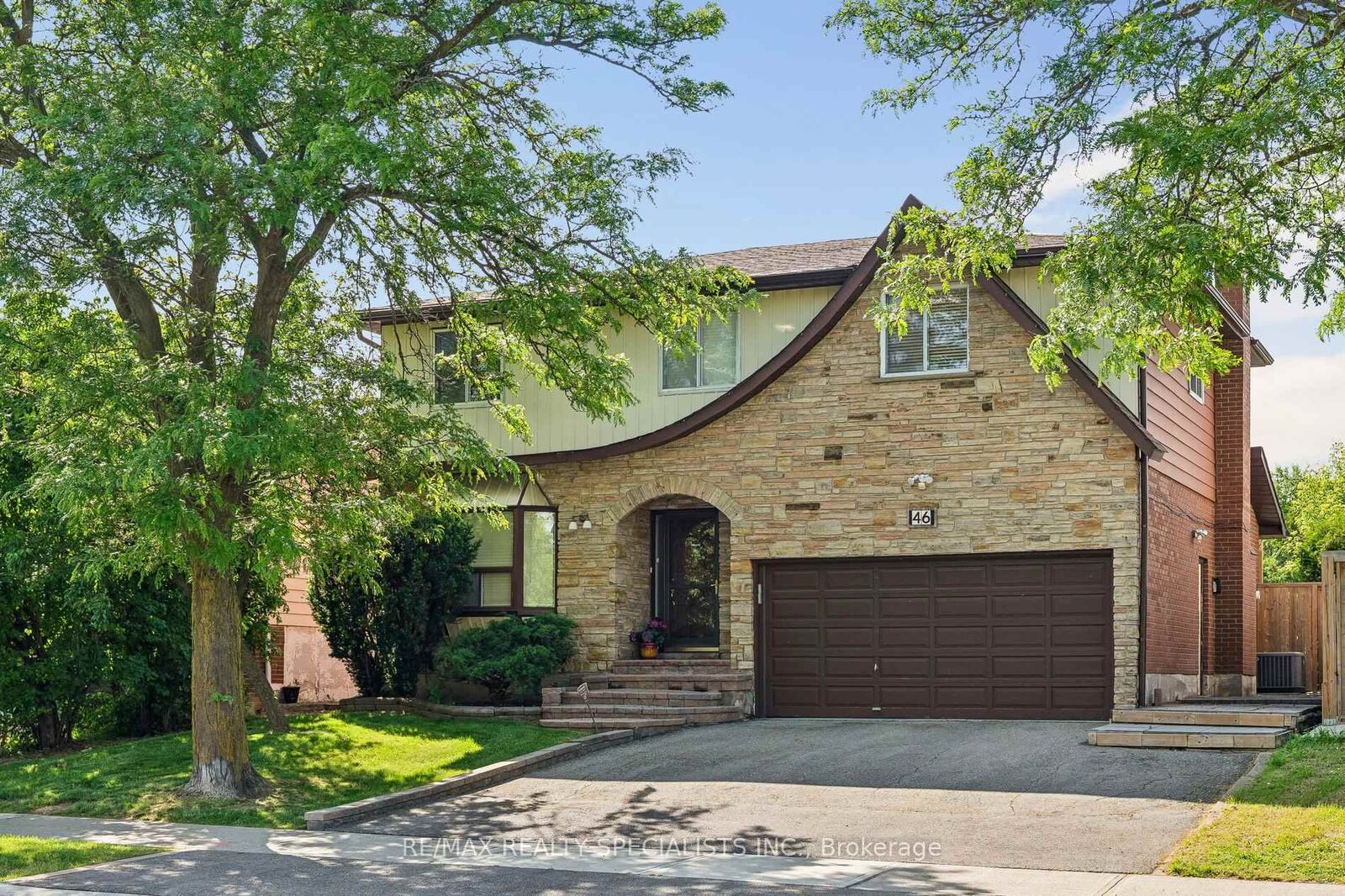 Property Photo: 46 Linkdale Road ON L6V 2Y6