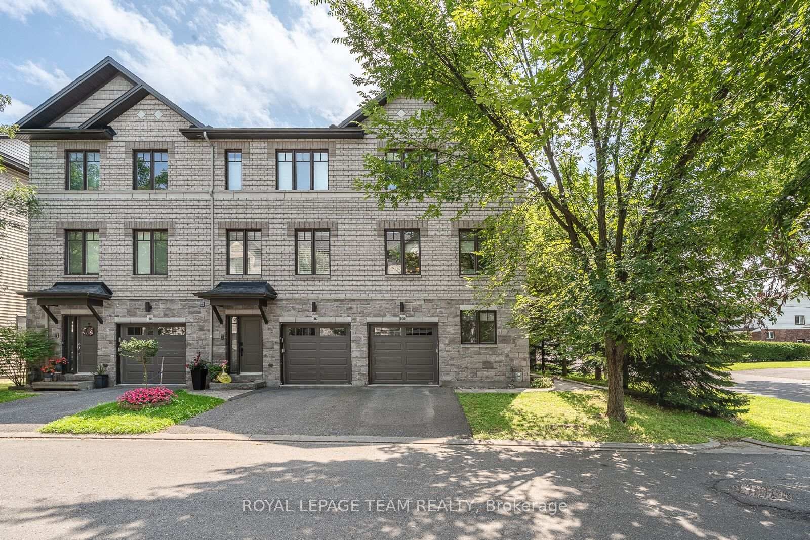 Property Photo:  100 Brilia Private  ON K1J 0B7 