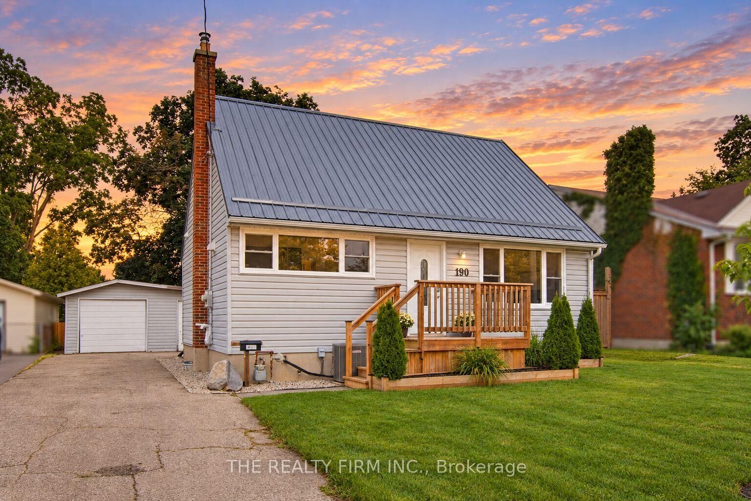 Property Photo:  190 Vancouver Street  ON N5W 4R7 
