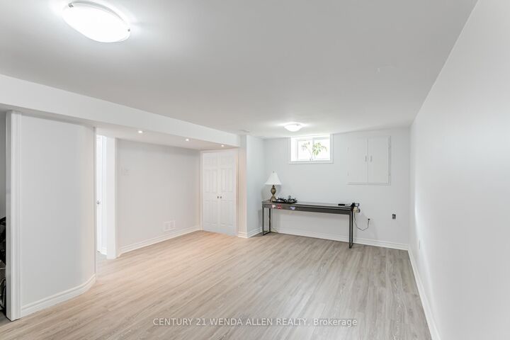 Property Photo: 14 Manvers Drive ON L0B 1K0