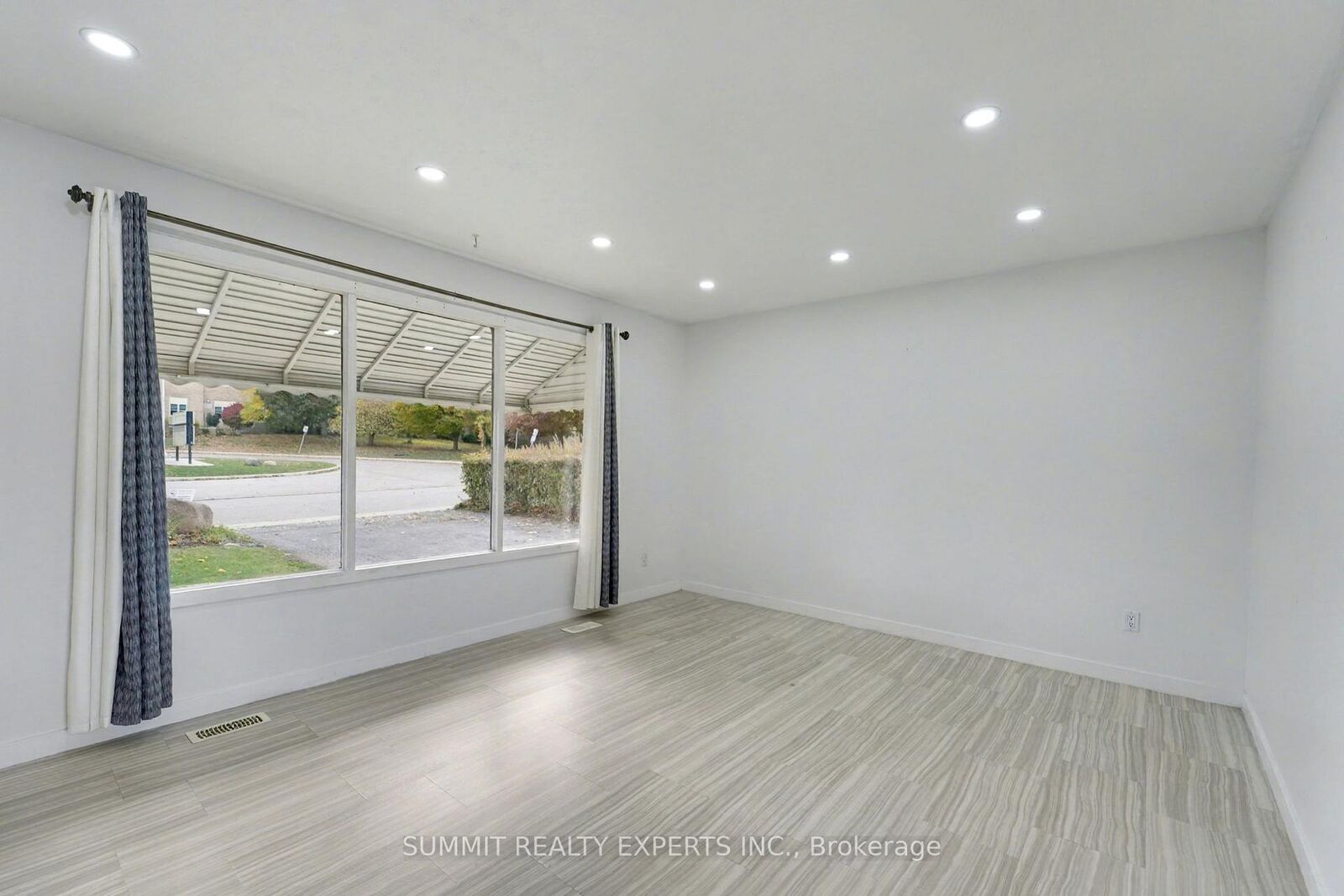 Property Photo: 893 Cromwell Street ON N4S 5B4