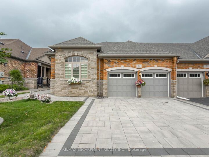 Property Photo: 3353 Liptay Avenue 17 ON L6M 0M6