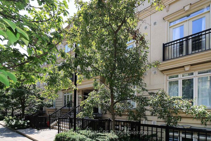 Property Photo: 88 Carr Street 19 ON M5T 1B7