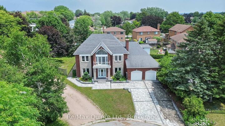 Property Photo:  17 Applewood Court  ON K8V 6J3 