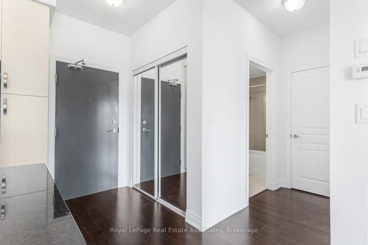 Property Photo: 3170 Erin Mills Parkway 321 ON L5L 0B6