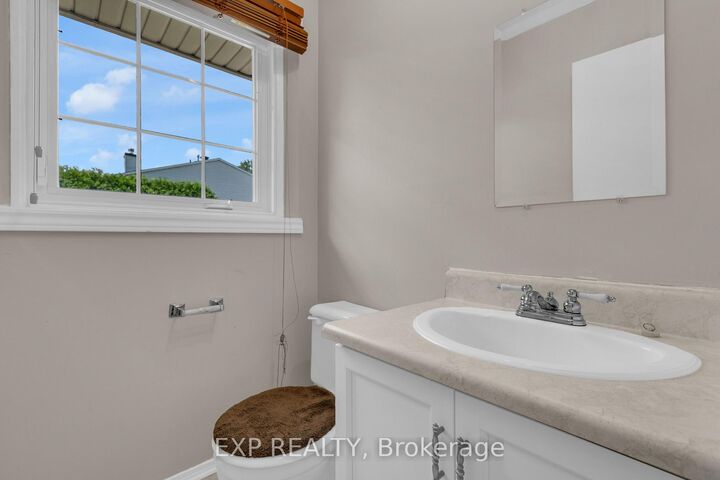 Property Photo:  7 Sundback Lane  ON K2L 2W9 