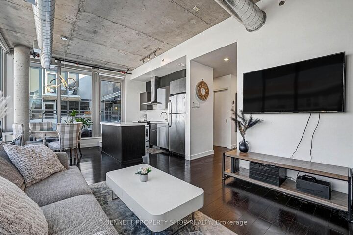 Property Photo: 360 McLeod Street 811 ON K2P 1A9