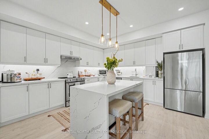 Property Photo:  9000 Jane Street 703  ON L4K 0M6 