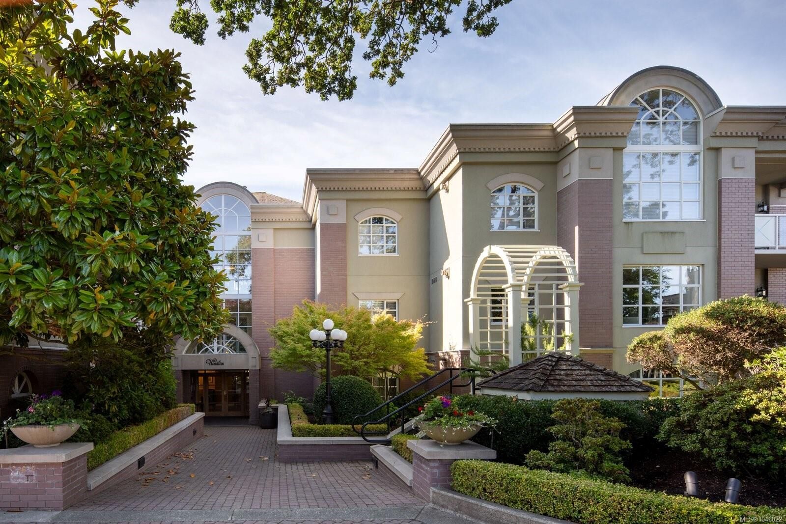 Property Photo: 2277 Oak Bay Ave #203 BC V8R 1G6