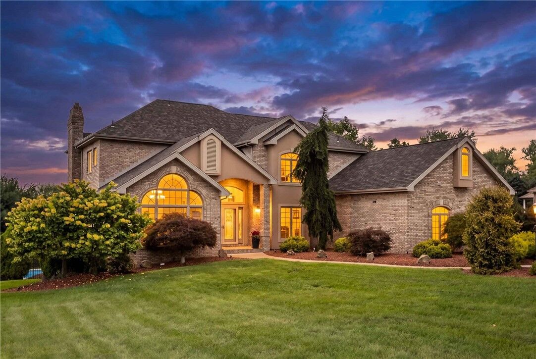 Property Photo:  1002 Kings Ct  PA 15085 