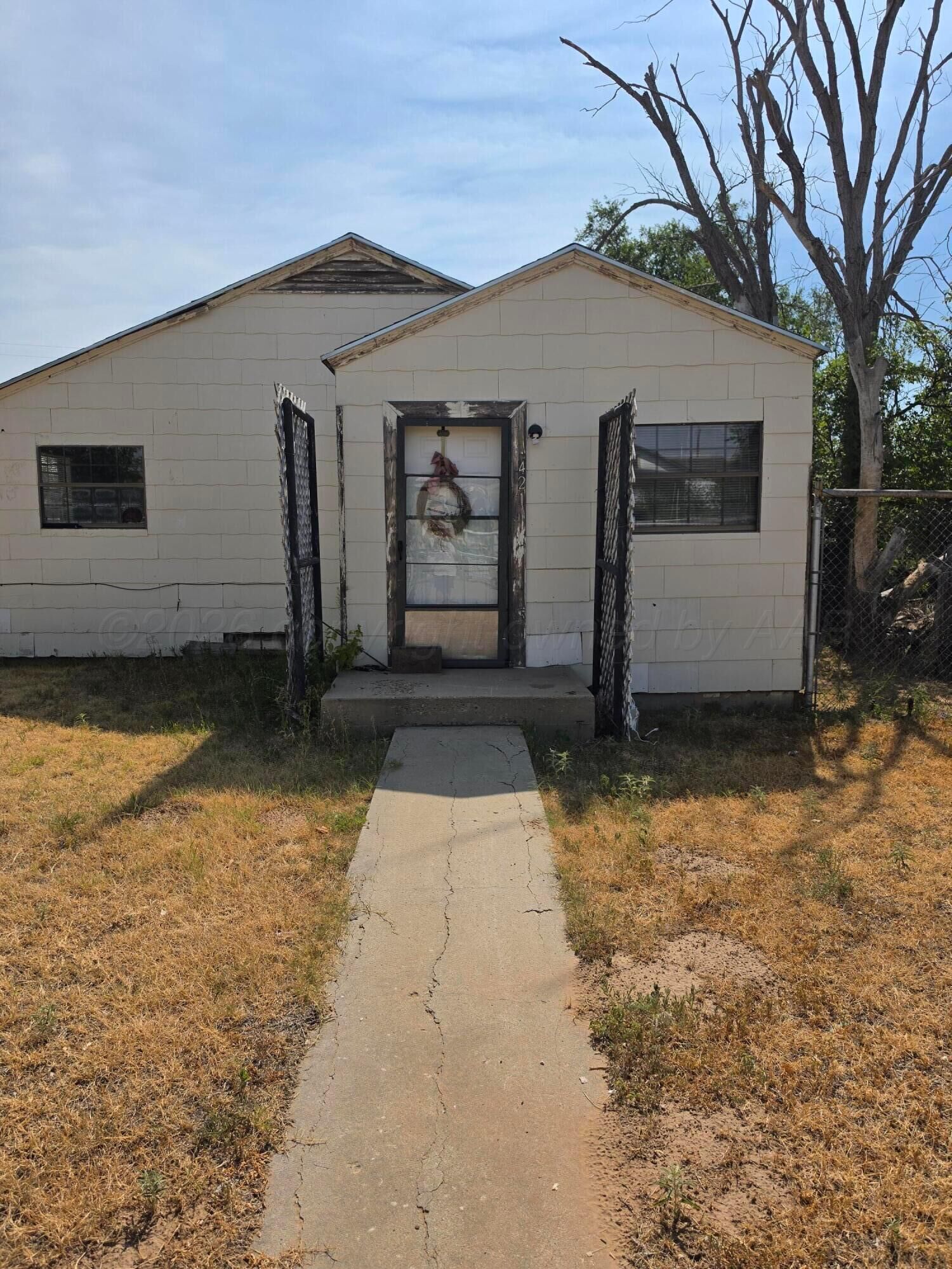 Property Photo: 427 Clark Avenue TX 79083