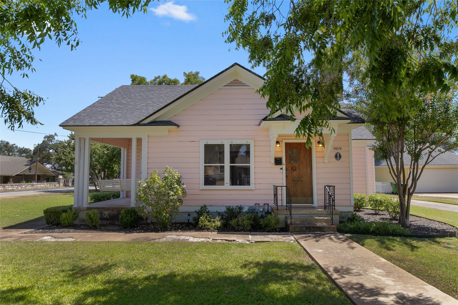 Property Photo:  909 E Liberty Avenue  TX 78664 
