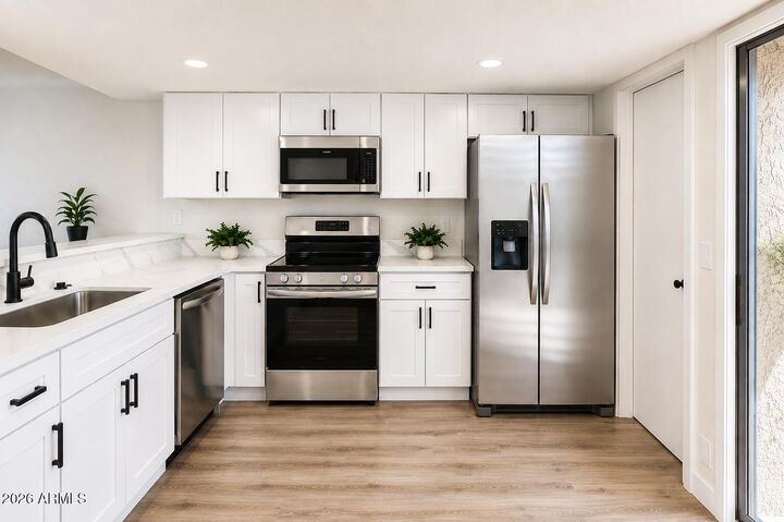 Property Photo: 19601 N 7 Th Streets N 1093 AZ 85024