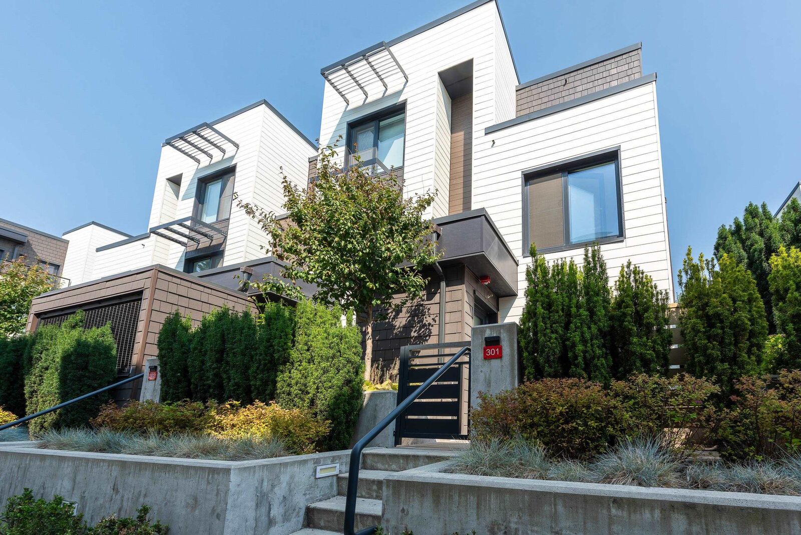 Property Photo: 606 Foster Avenue 301 BC V6J 0L5