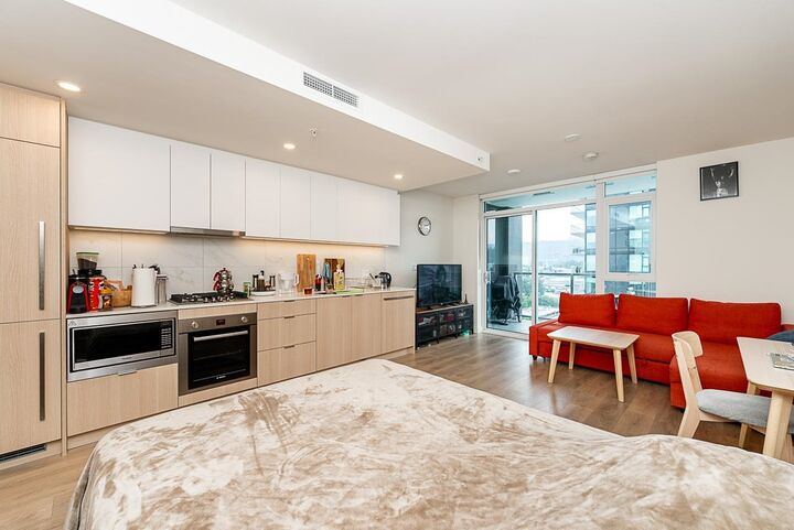Property Photo: 308 Alderson Avenue 1705 BC V3K 0J2