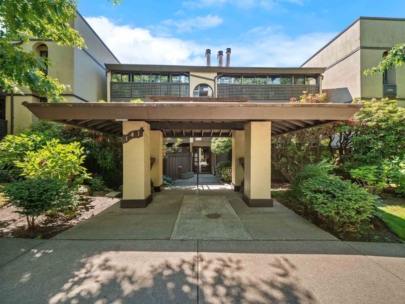 Property Photo: 141 W 13th Street 210 BC V7M 1N5