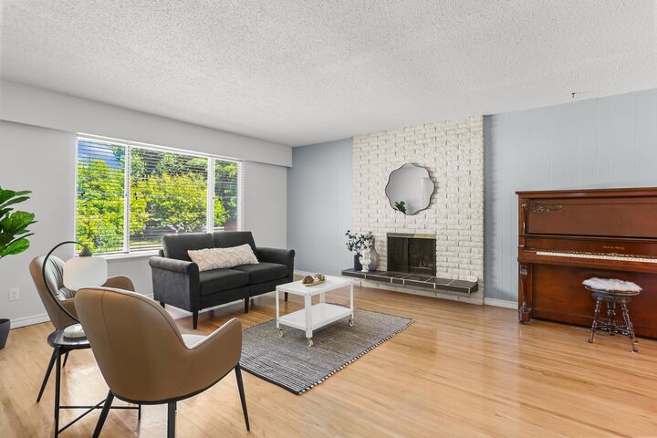Property Photo: 11663 Morris Street BC V2X 5C5