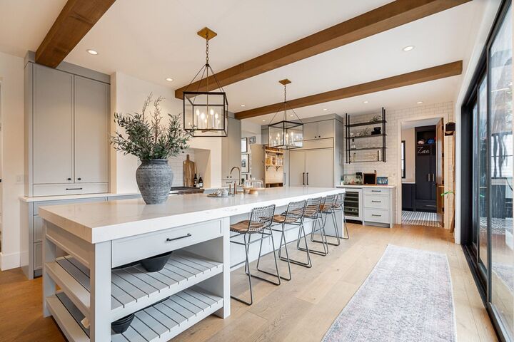 Property Photo: 4643 Midlawn Drive BC V5C 3P5