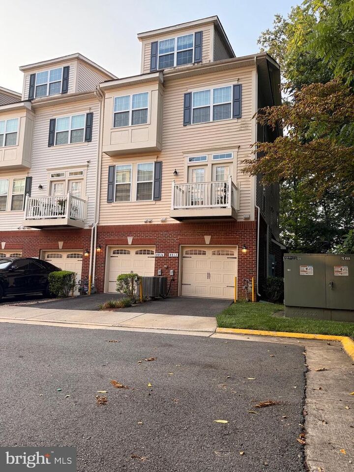 Property Photo:  4812 Dane Ridge Circle  VA 22193 
