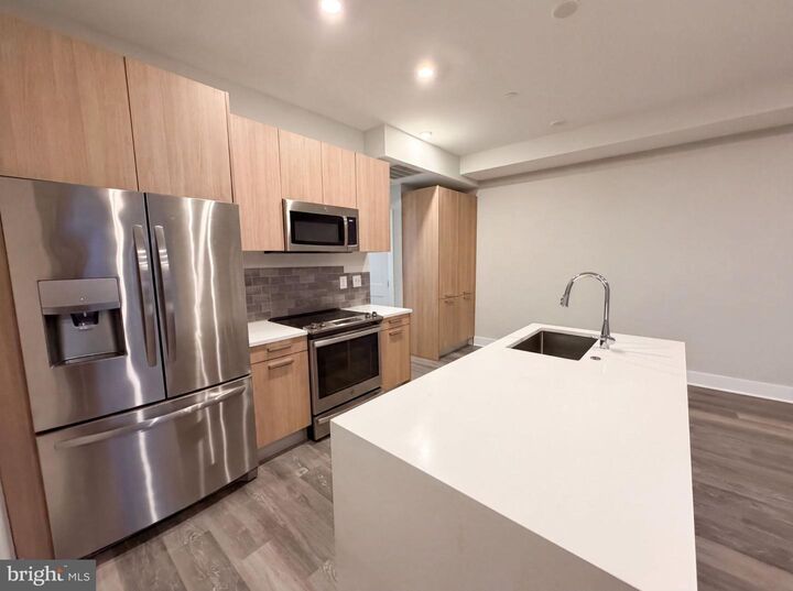 Property Photo: 1108 S Highland Street 2 VA 22204