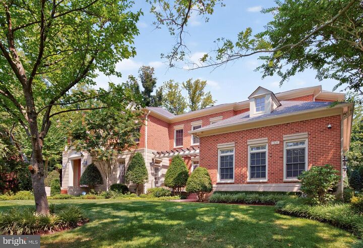 Property Photo:  7834 Montvale Way  VA 22102 