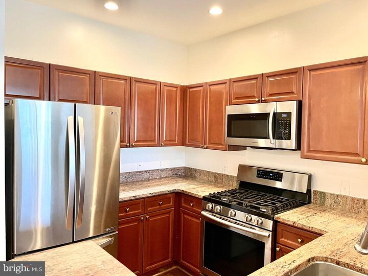 Property Photo: 1645 International 221 VA 22102