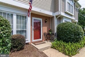 Property Photo:  44 Essex Square  VA 20164 