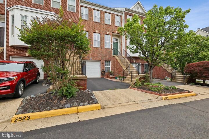 Property Photo:  2525 James Madison Circle  VA 20171 