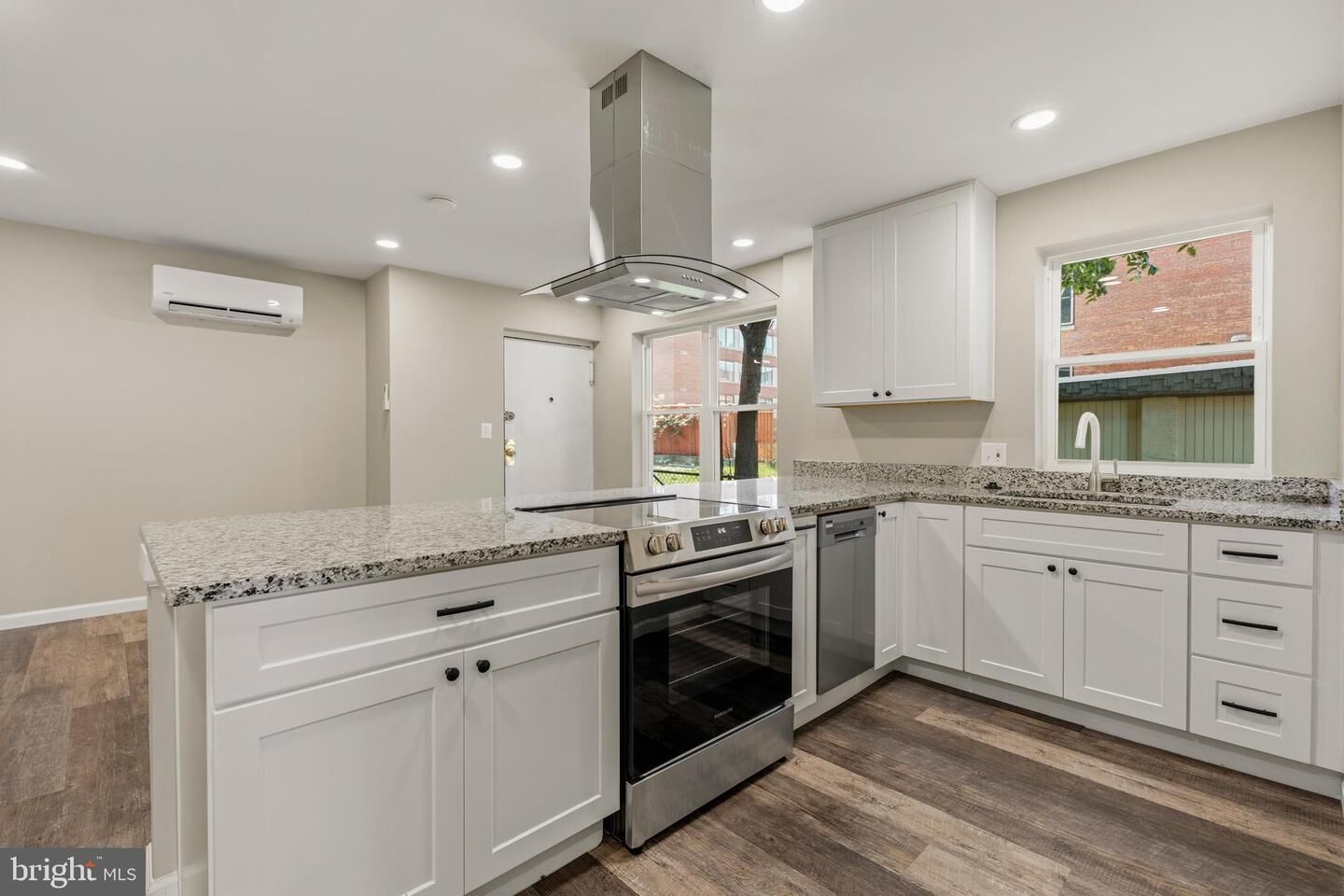 Property Photo:  4117 Minnesota Avenue NE 2  DC 20019 