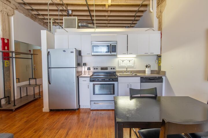 Property Photo:  423 E 3rd #221  AR 72116 