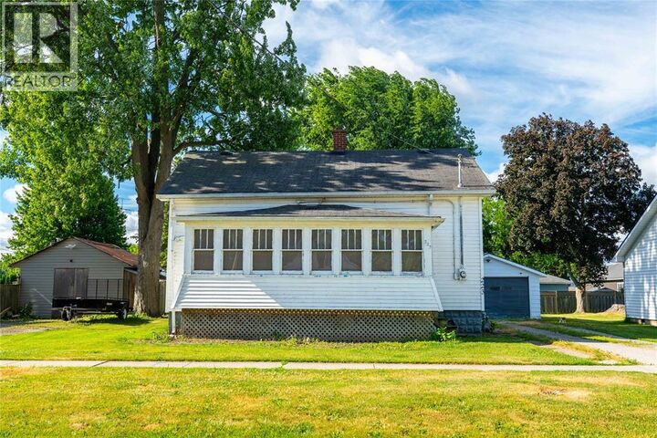 Property Photo:  223 King Street  ON N8A 1H4 