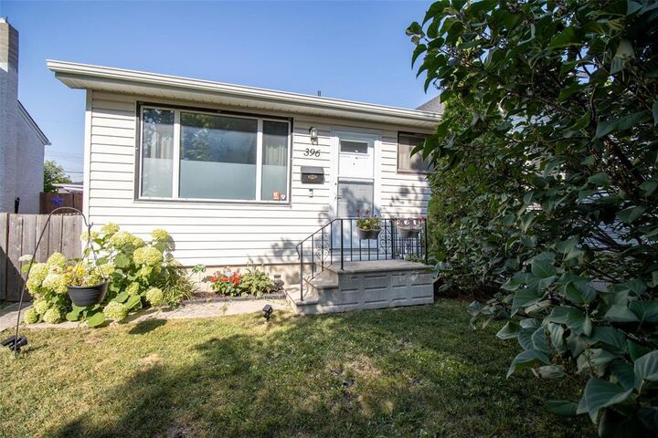 Property Photo:  396 Roseberry Street  MB R3J 1T5 