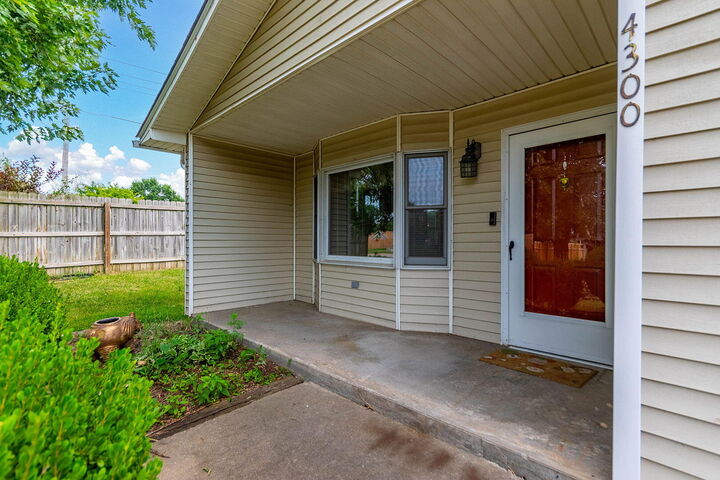 Property Photo: 4300 W Brookview Terr MO 65203