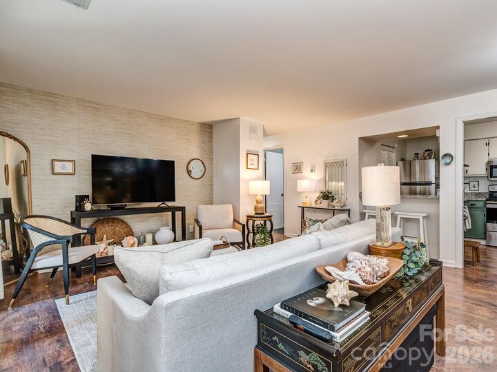 Property Photo:  1052 Churchill Downs Court  NC 28211 