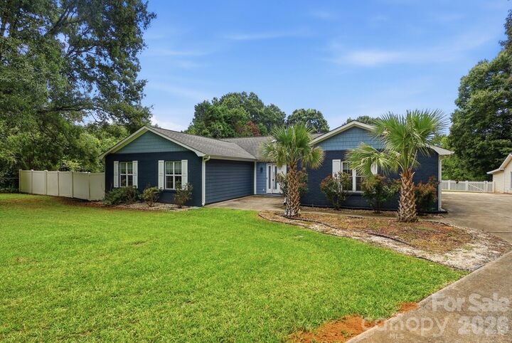 Property Photo:  14010 Mareshead Lane  NC 28105 
