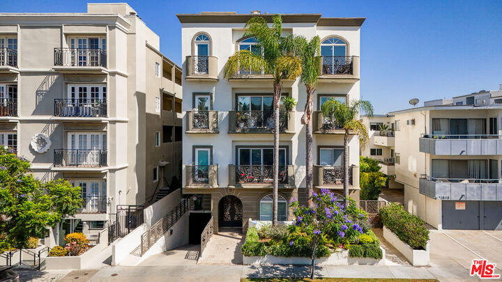 Property Photo: 11840 Dorothy St, Unit 302 CA 90049