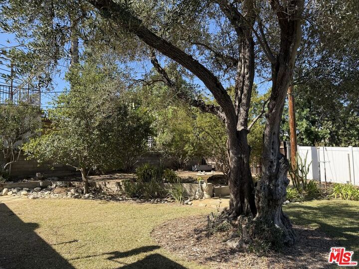 Property Photo:  214 Sequoia Dr  CA 91105 