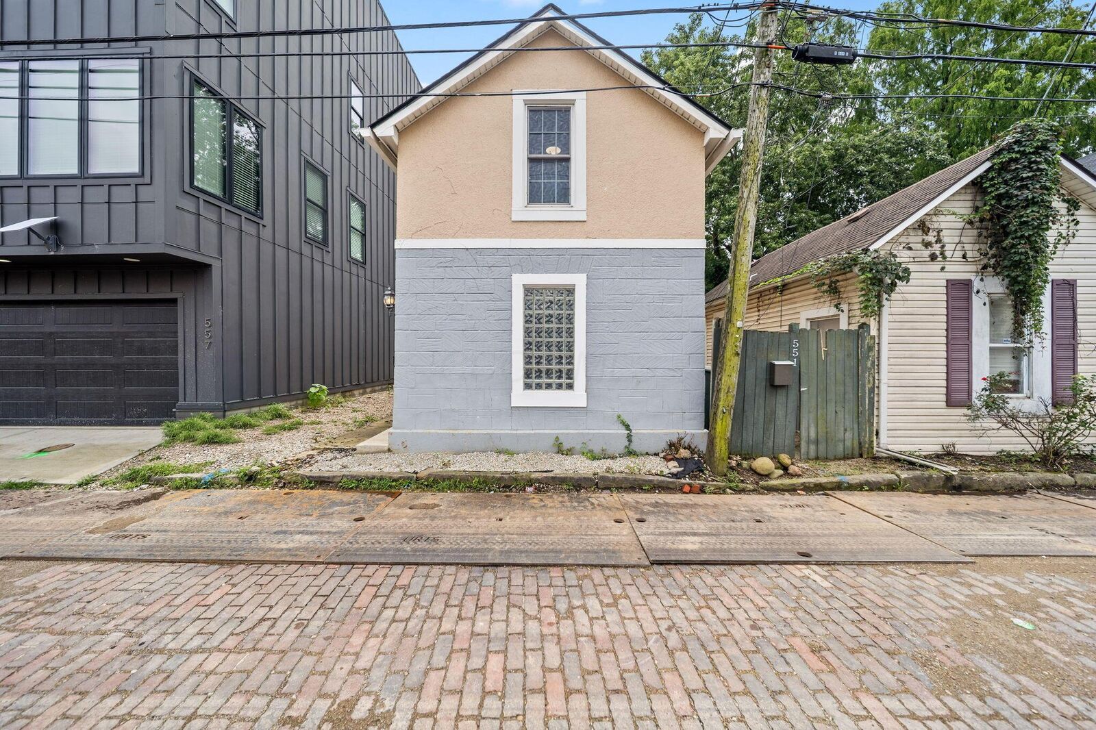 Property Photo:  555 South Lane  OH 43206 