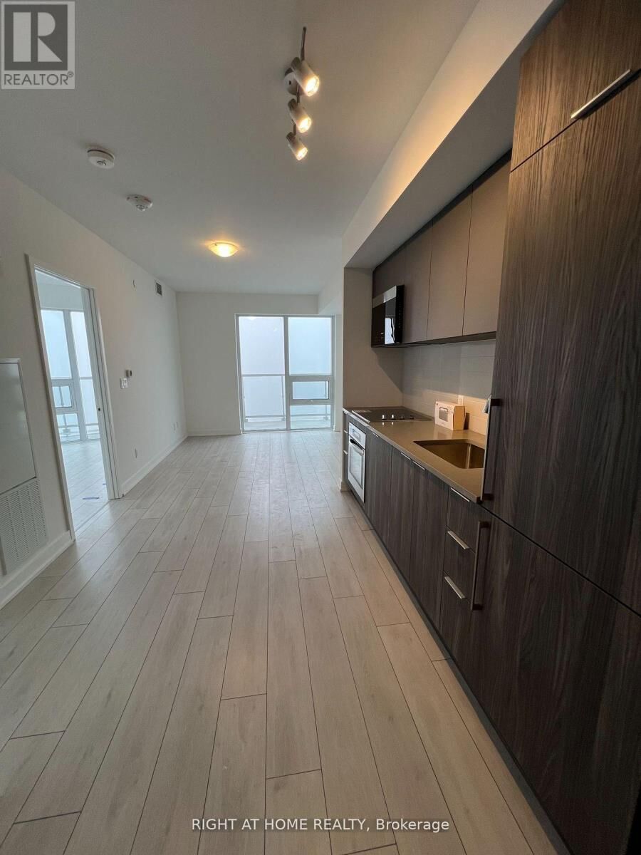 Property Photo:  2033 Kennedy Road 3105  ON M5T 0B9 