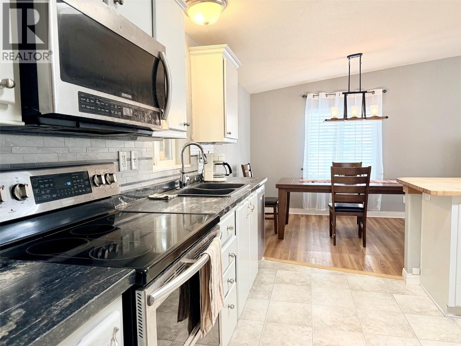 Property Photo: 411 3rd Avenue South BC V0B 1G3