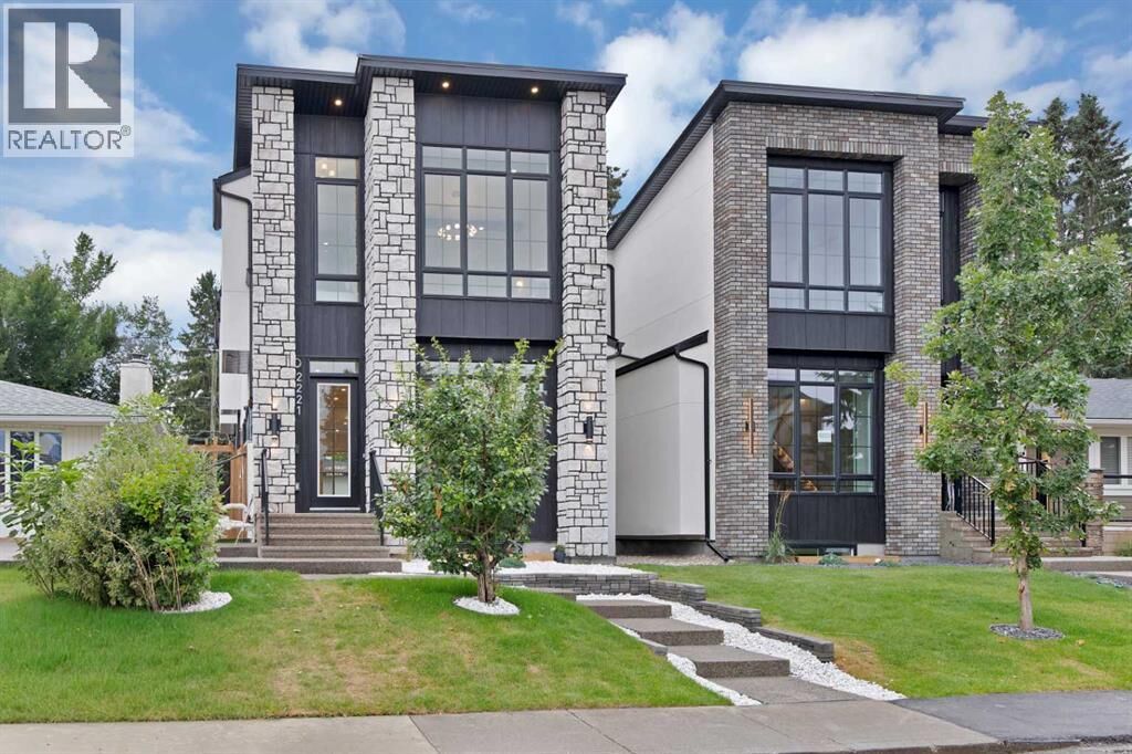 Property Photo:  2221 Halifax Crescent Northwest  AB T2M 4E1 
