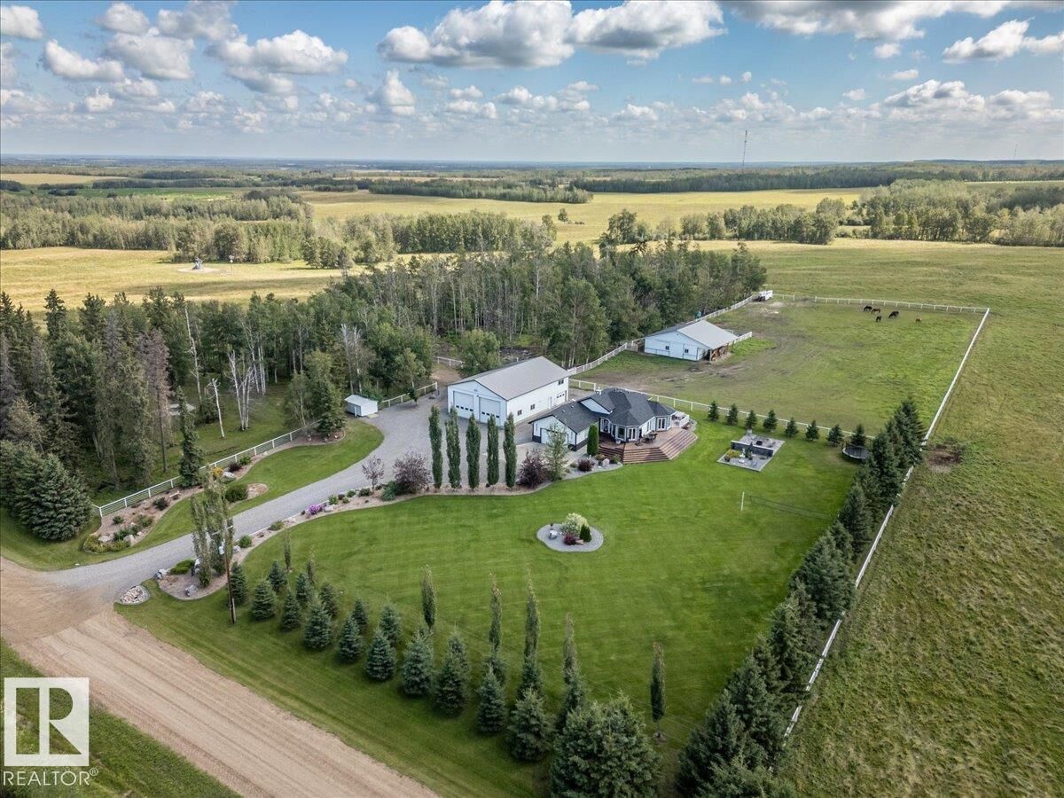 Property Photo:  47537 Rge Rd 30  AB T0C 2T0 