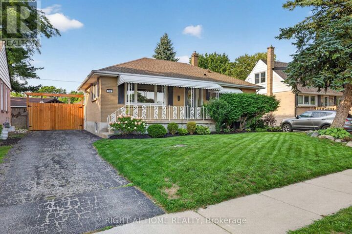 Property Photo: 24 Tweedsmuir Avenue ON N5W 1K5