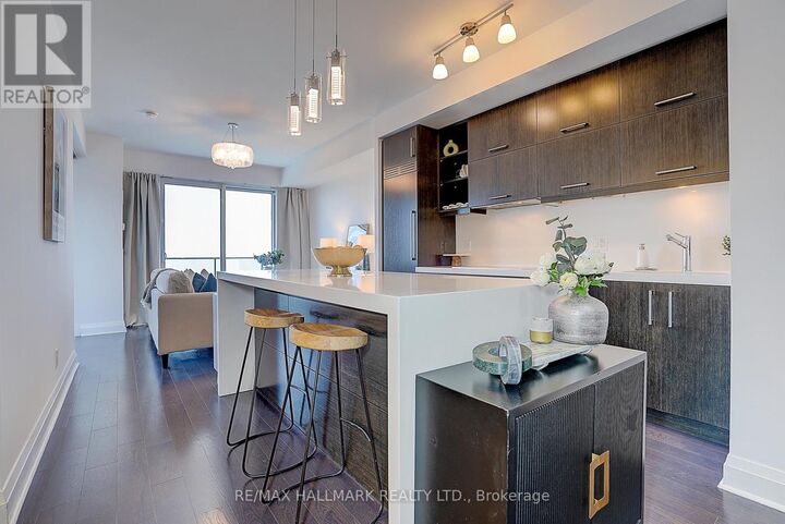 Property Photo:  65 St Mary Street 2906  ON M5S 0A6 