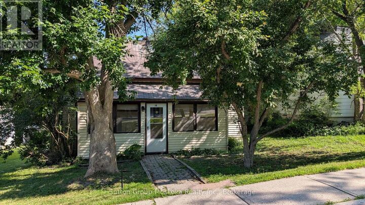 18 Susan Street West — photo 1