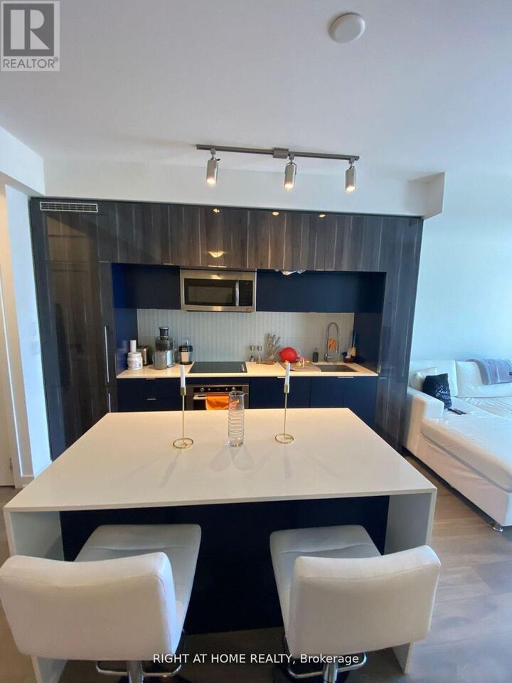 Property Photo:  28 Avondale Avenue 706  ON M2N 0K2 
