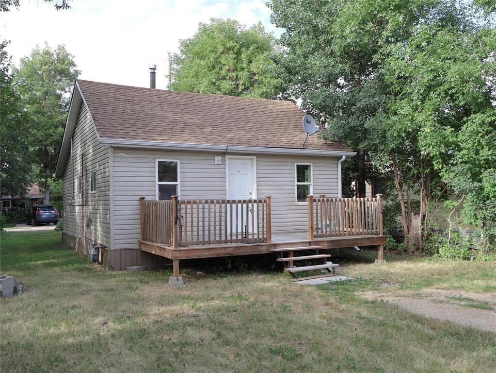 Property Photo: 417 Epsilon Avenue MB R0C 3G0
