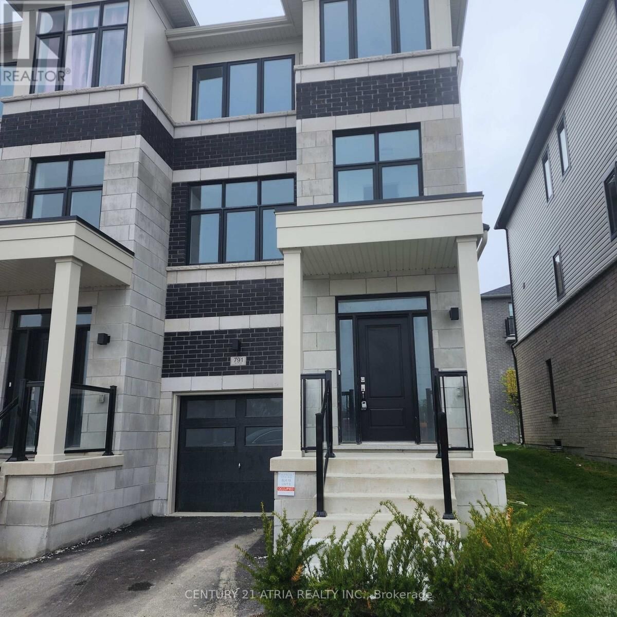 Property Photo:  791 Chinook Path  ON L1H 0B1 